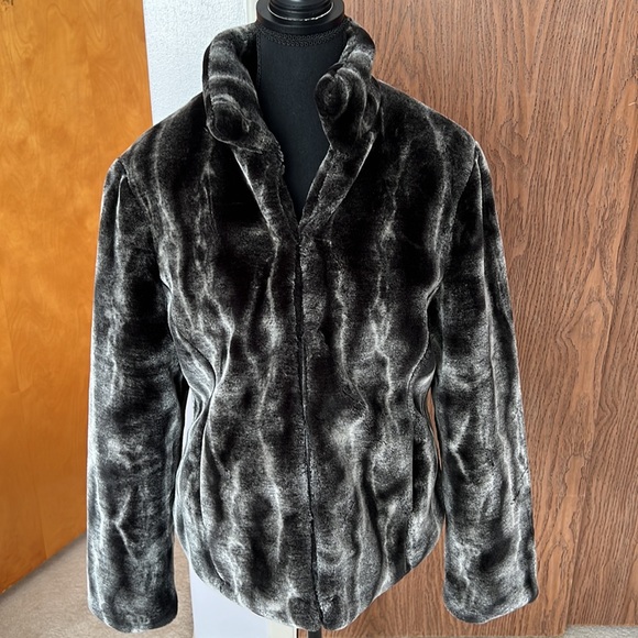 Yoki faux fur jacket - Picture 3 of 5